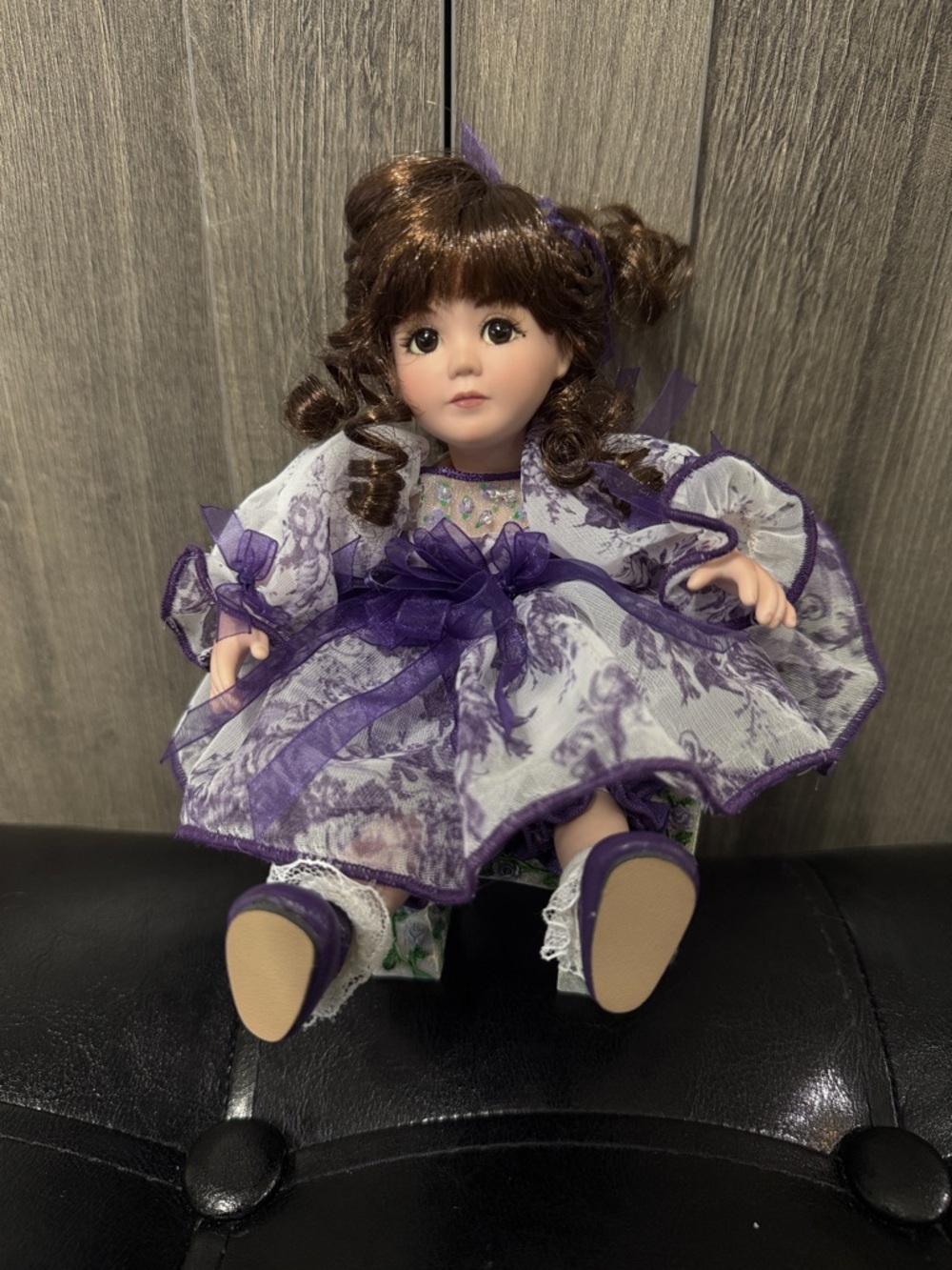 Vintage Marie Osmond Tiny Tots Baby Marie Rose Bud Porcelain Doll & Bench 2005
